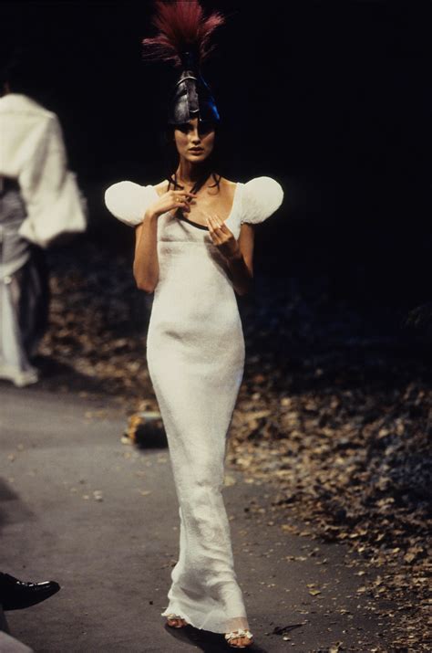 Givenchy fall 1996 fashion